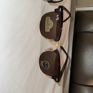 2 pairs of Ray- Ban